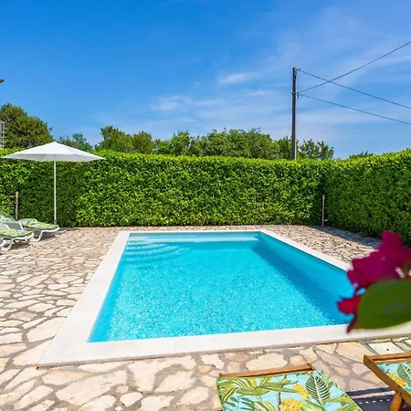 Holiday home Awesome In With 5 Bedrooms, Wifi And Outdoor Swimming Pool Vrh (Krk)