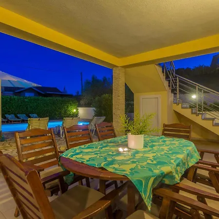 Awesome In With 5 Bedrooms, Wifi And Outdoor Swimming Pool Vrh (Krk)