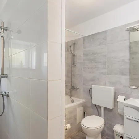 Holiday home Awesome In With 5 Bedrooms, Wifi And Outdoor Swimming Pool