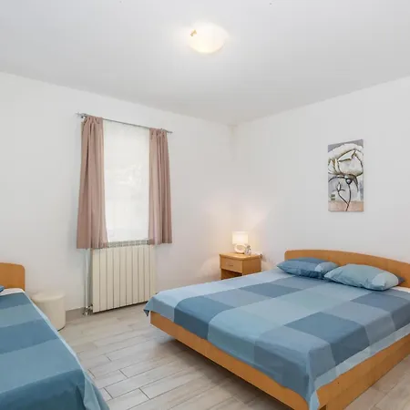 Awesome In With 5 Bedrooms, Wifi And Outdoor Swimming Pool *