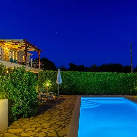 Holiday home Awesome In With 5 Bedrooms, Wifi And Outdoor Swimming Pool