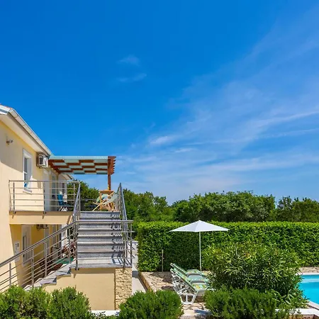Holiday home Awesome In With 5 Bedrooms, Wifi And Outdoor Swimming Pool *